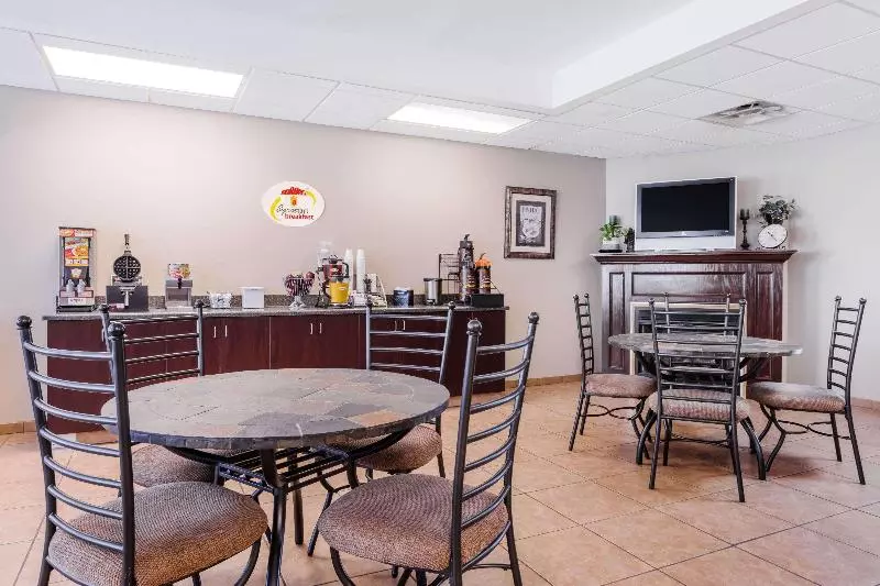 Отель Super 8 By Wyndham Rainsville