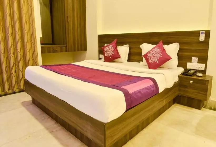 Hotel Suresh Plaza
