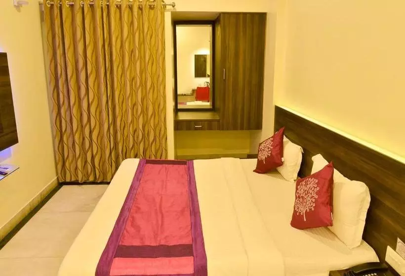 Hotel Suresh Plaza