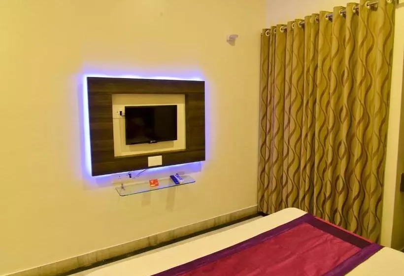 Hotel Suresh Plaza