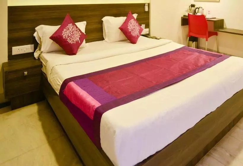 Hotel Suresh Plaza