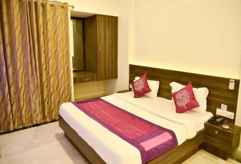 Hotel Suresh Plaza