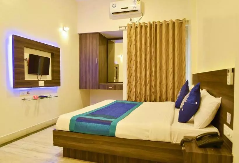 Hotel Suresh Plaza