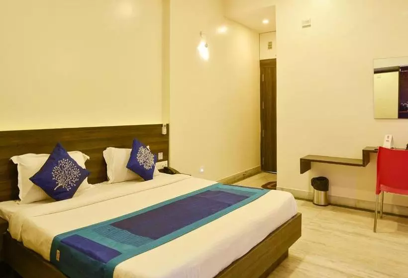 Hotel Suresh Plaza