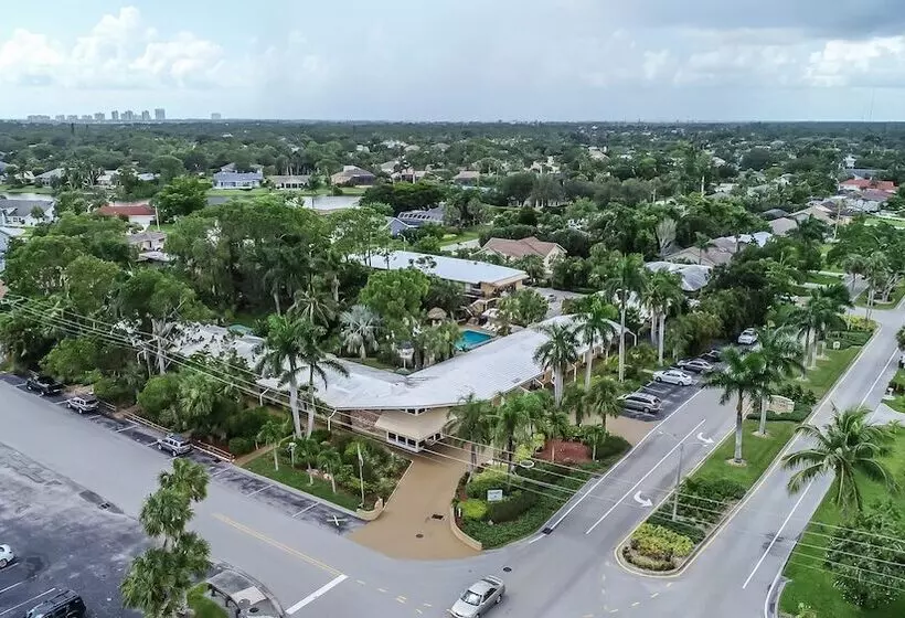 هتل The Fairways Inn Of Naples