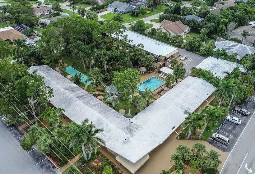 هتل The Fairways Inn Of Naples