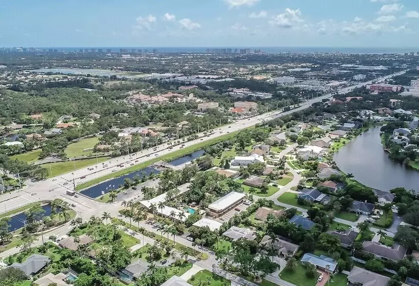 هتل The Fairways Inn Of Naples