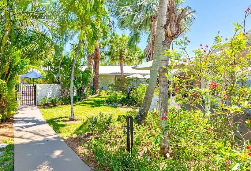 هتل The Fairways Inn Of Naples