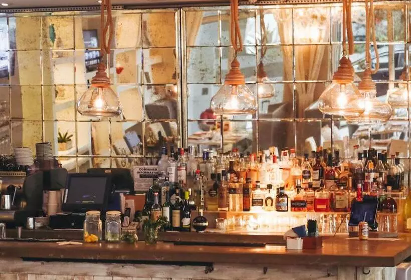 酒店 The Local House