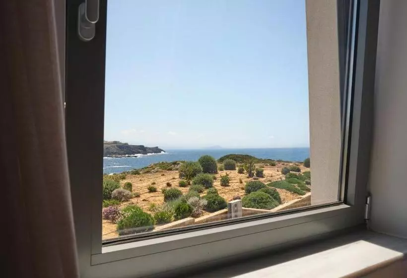 Kavos Hotel & Suites