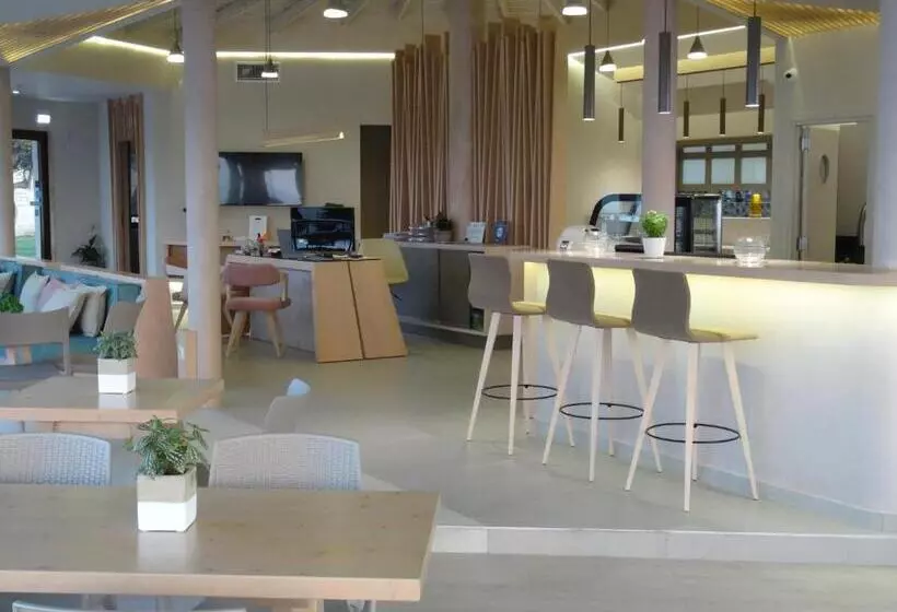 Kavos Hotel & Suites