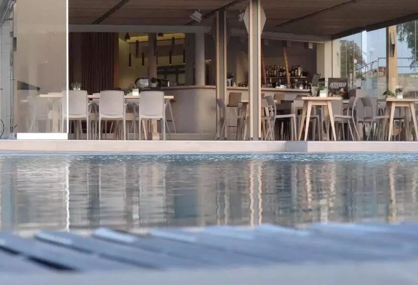 Kavos Hotel & Suites