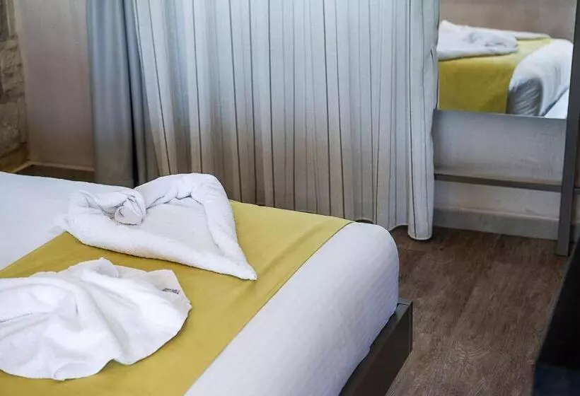 Kavos Hotel & Suites