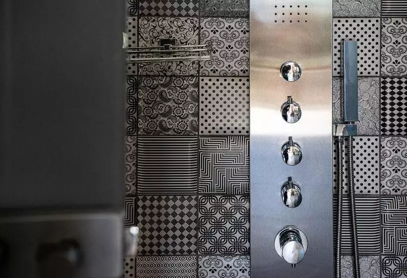 Kavos Hotel & Suites