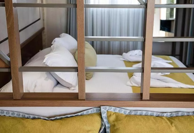 Kavos Hotel & Suites