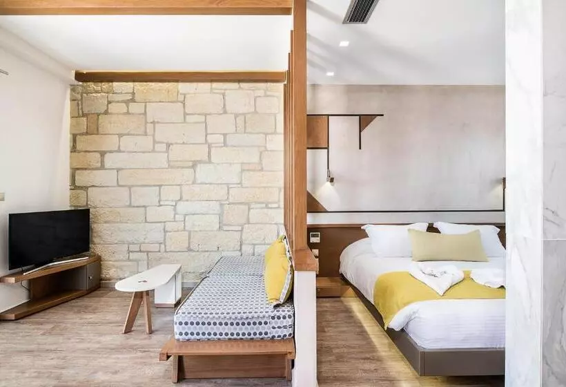 Kavos Hotel & Suites