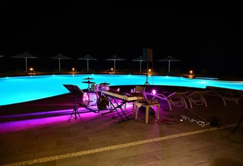 Kavos Hotel & Suites