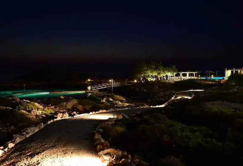 Kavos Hotel & Suites