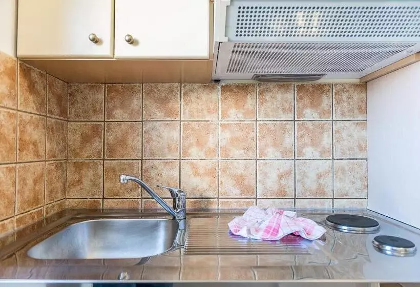 Kavos Hotel & Suites