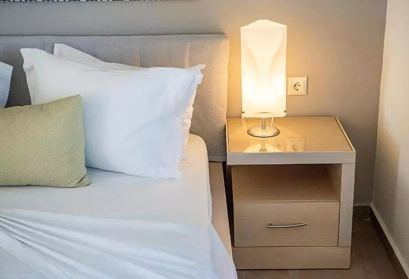 Kavos Hotel & Suites