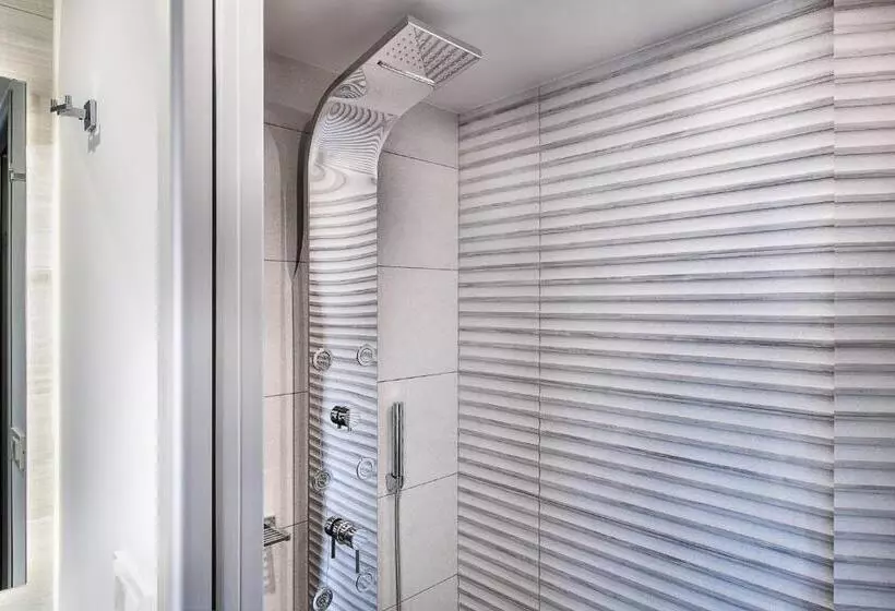 Kavos Hotel & Suites