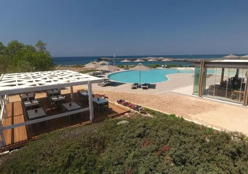 Kavos Hotel & Suites