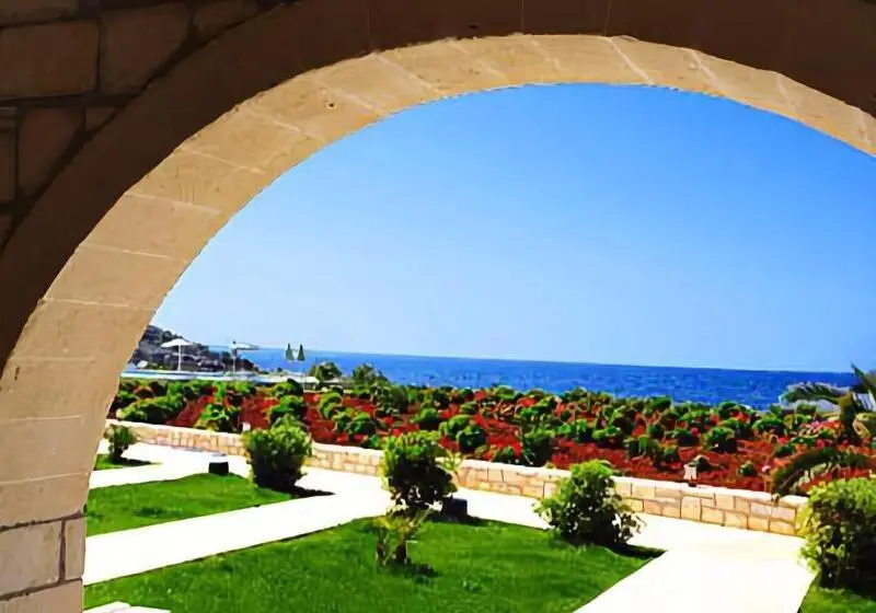 Kavos Hotel & Suites