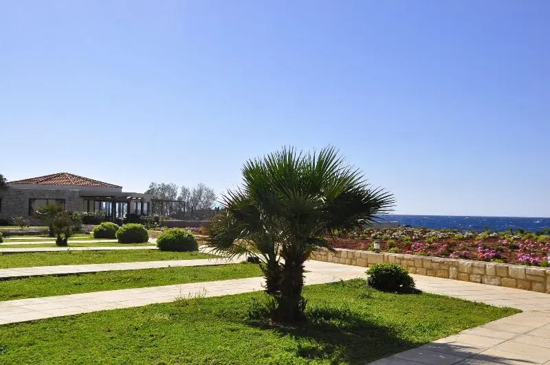 Kavos Hotel & Suites