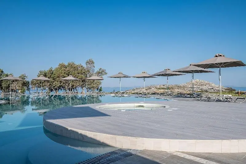 Kavos Hotel & Suites