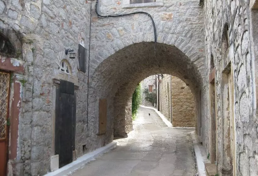 Traditional Hotel Ianthe