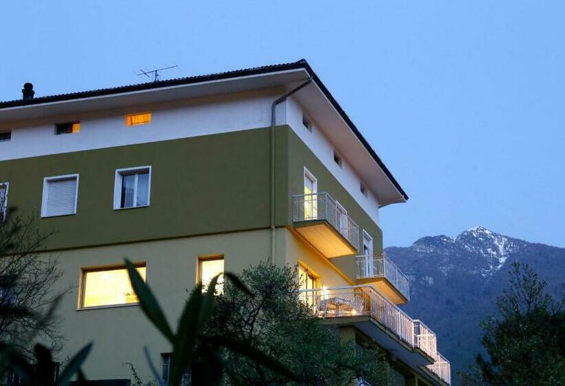 ホテル Albergo Drena