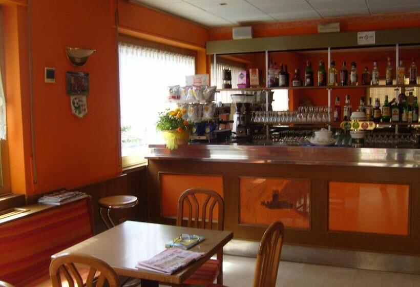 ホテル Albergo Drena