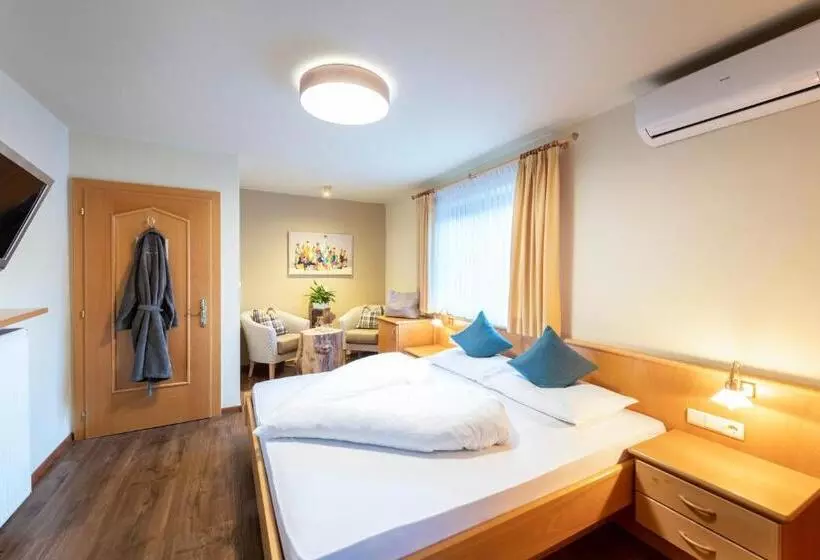 Hotelli Alpenhof Lodge