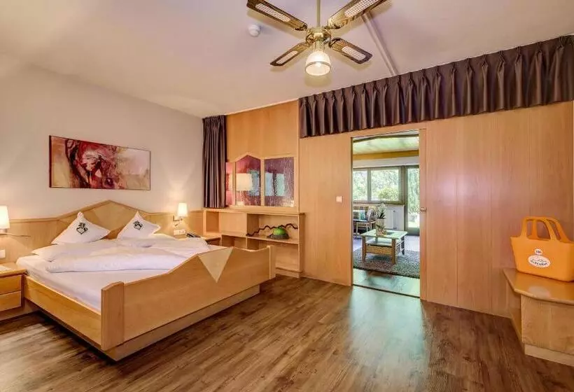 Hotelli Alpenhof Lodge