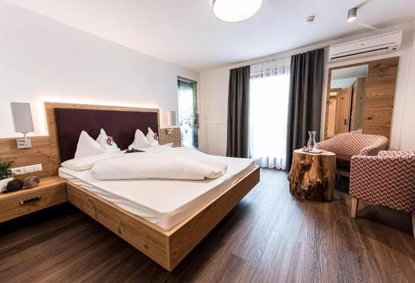 Hotelli Alpenhof Lodge