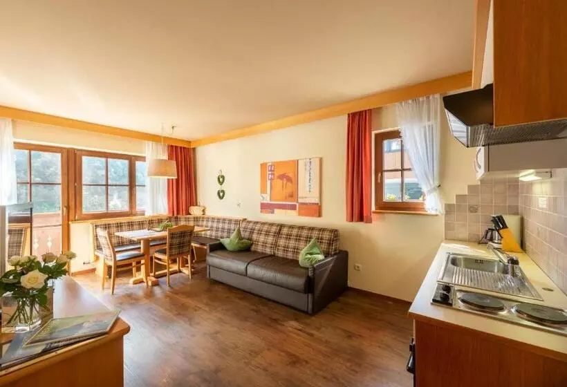 Hotelli Alpenhof Lodge