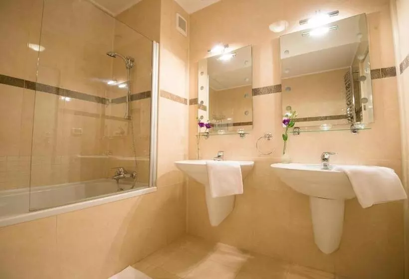 6 Apartments