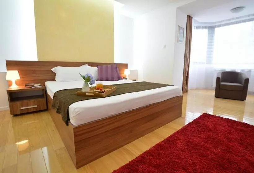 6 Apartments