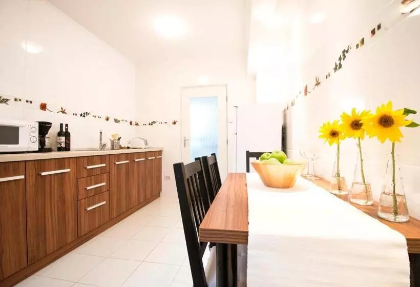 6 Apartments