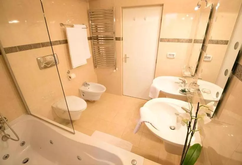 6 Apartments