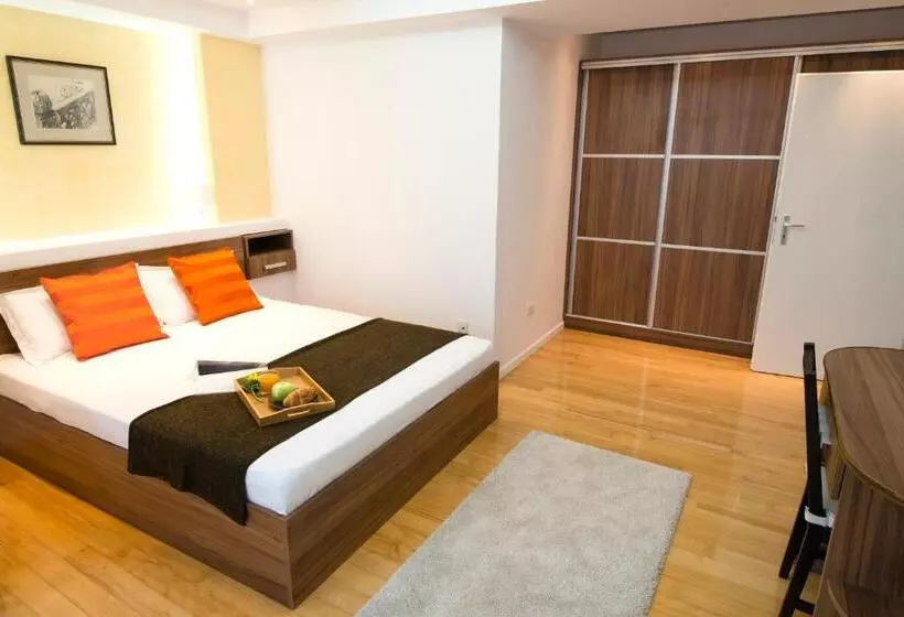 6 Apartments