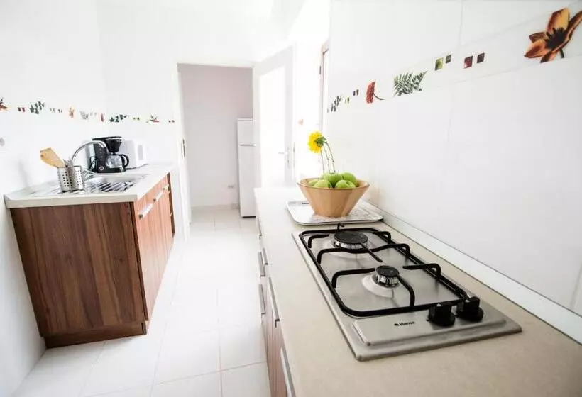 6 Apartments
