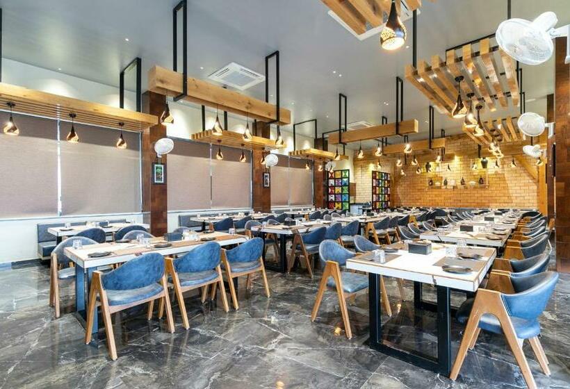 Hotel Capital O 81737 Aquatic Pools And Resort