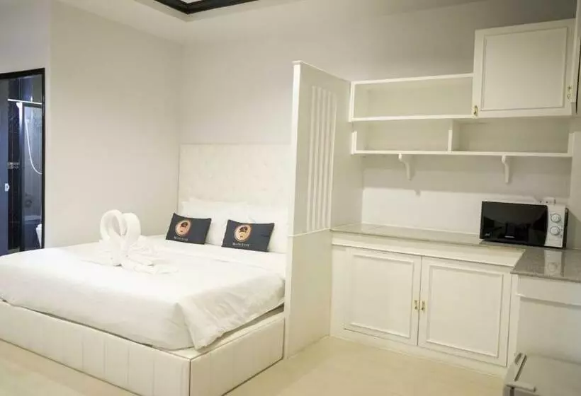 ホテル Roomquest Nichada Isb International
