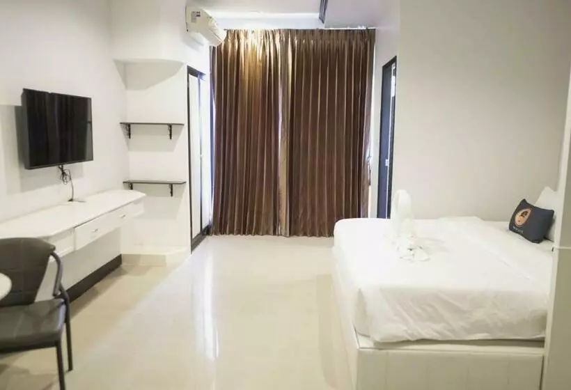 ホテル Roomquest Nichada Isb International
