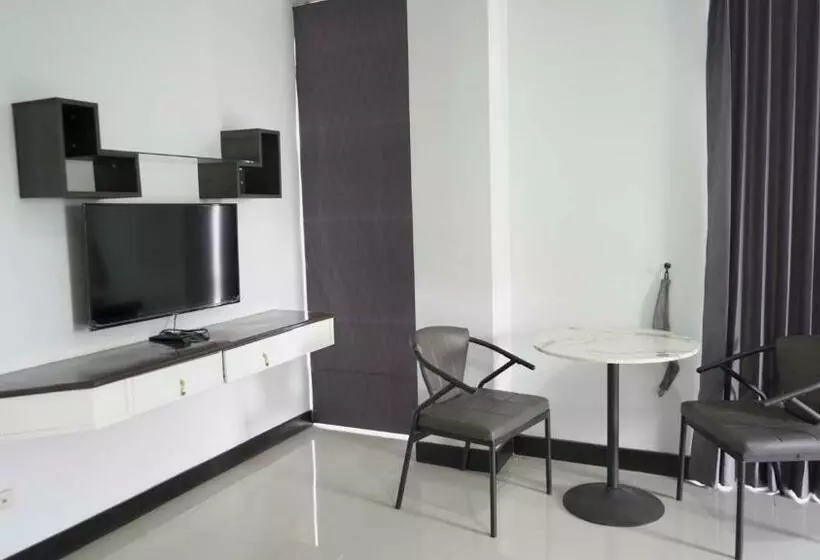 ホテル Roomquest Nichada Isb International