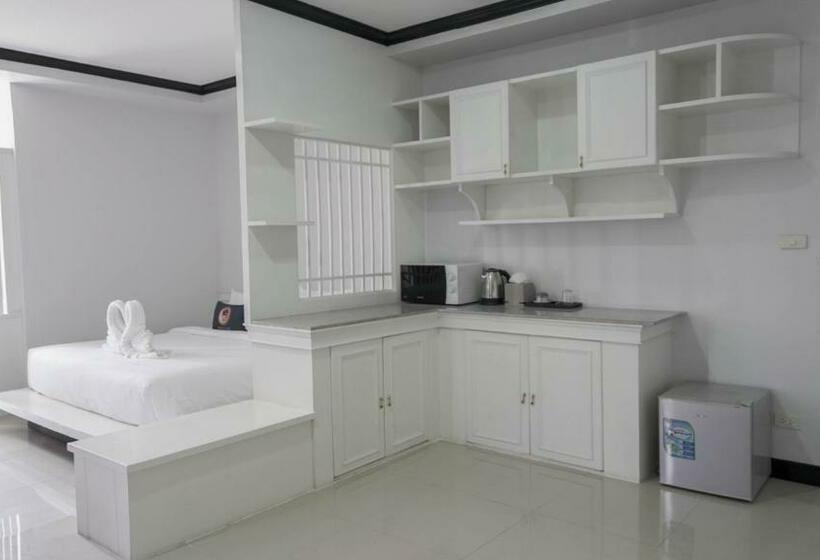 هتل Roomquest Nichada Isb International