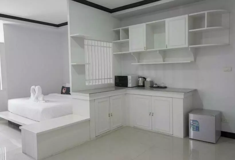 ホテル Roomquest Nichada Isb International