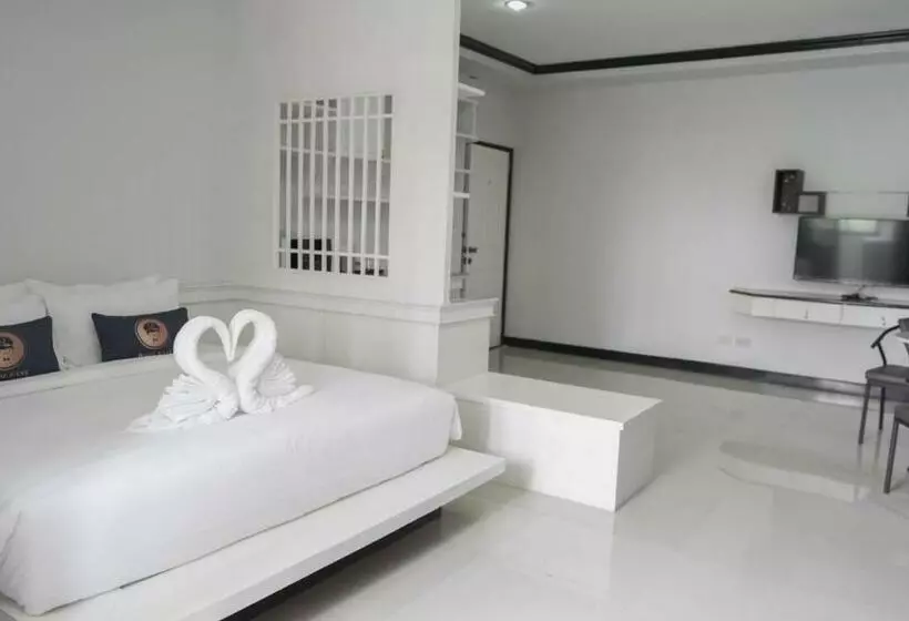 ホテル Roomquest Nichada Isb International