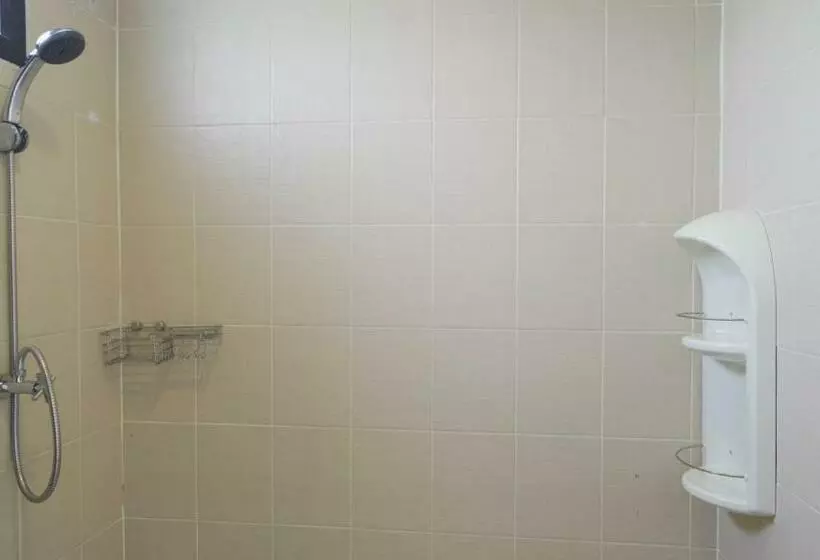 ホテル Roomquest Nichada Isb International